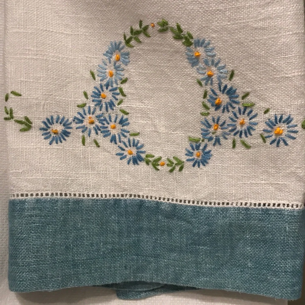 Linen Hand Towels vintage Embroidered Pair
